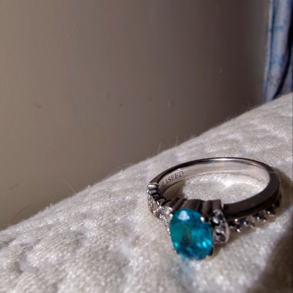 Ring - Picture 3 of 4